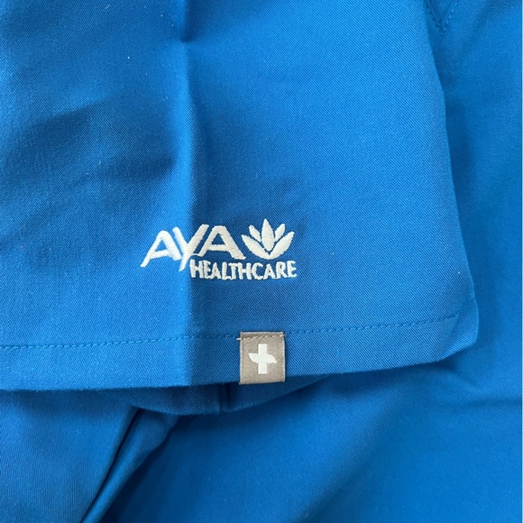 NWT FIGS Catarina One-Pocket Scrub Top V-Neck Royal Blue Short Sleeve, size XS - Picture 6 of 7